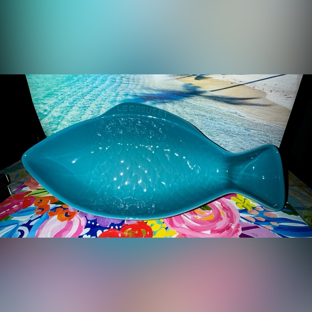 NWT NIB Le Creuset Caribbean Blue Medium Ceramic Stoneware Fish 🐠 Dish 10.5” - Picture 6 of 10
